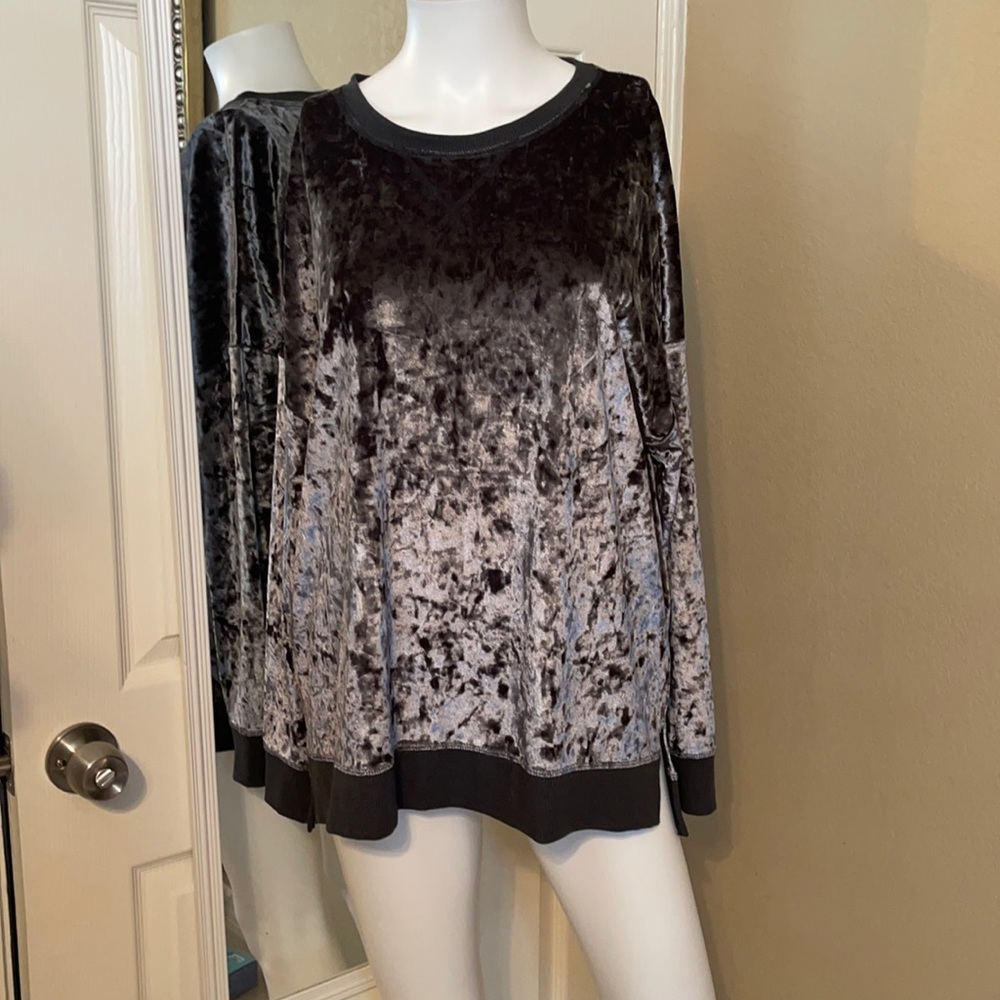 Long sleeve velvet top
